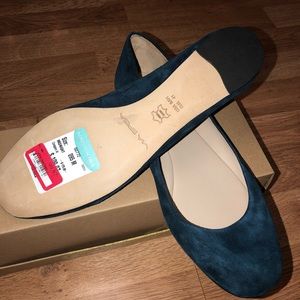 Via Spiga women’s blue suede flats. Unworn & New